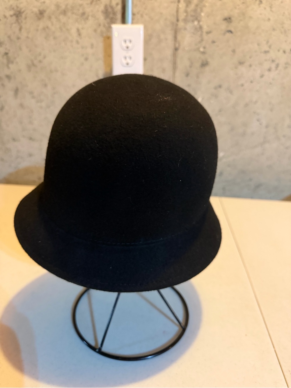 Classic Black Wool Cloche Hat with Decorative Bow - Picture 2 of 3